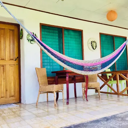 Cabinas Palmer Makanda Cahuita Exterior photo